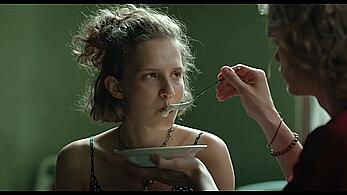 Actress - Mariya Lukyanova: Movie - Osobennosti natsionalnoy bolnitsy